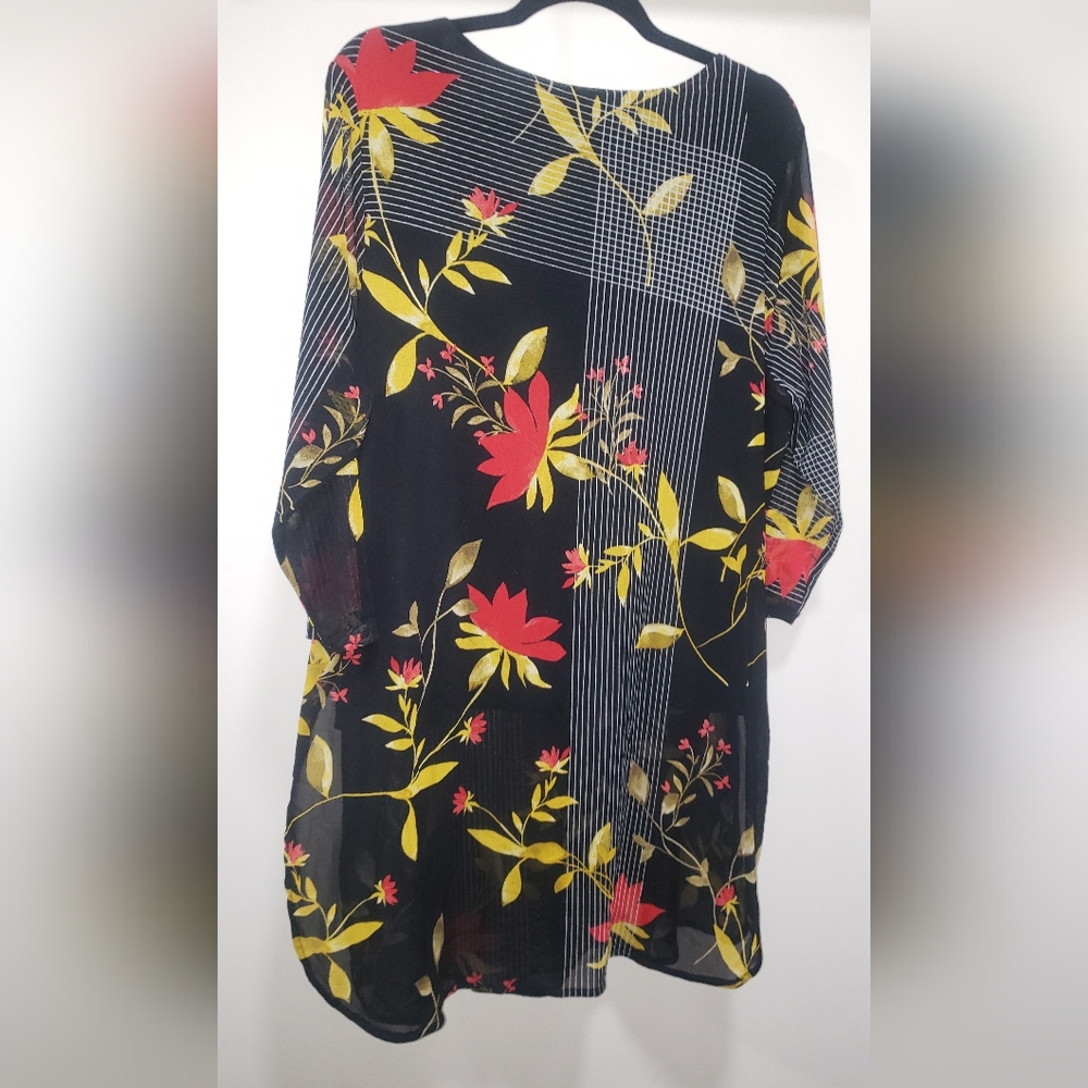 Alfani Black/Red Abstract Floral Print 3/4 Sleeved Tunic Top Size 3X EUC - Picture 8 of 12